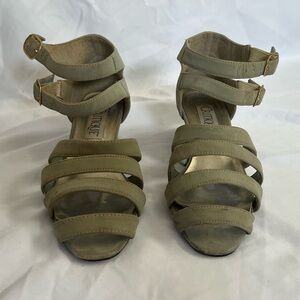 Critique Vintage 80s Moss Green Strappy Sandals with Gold Details